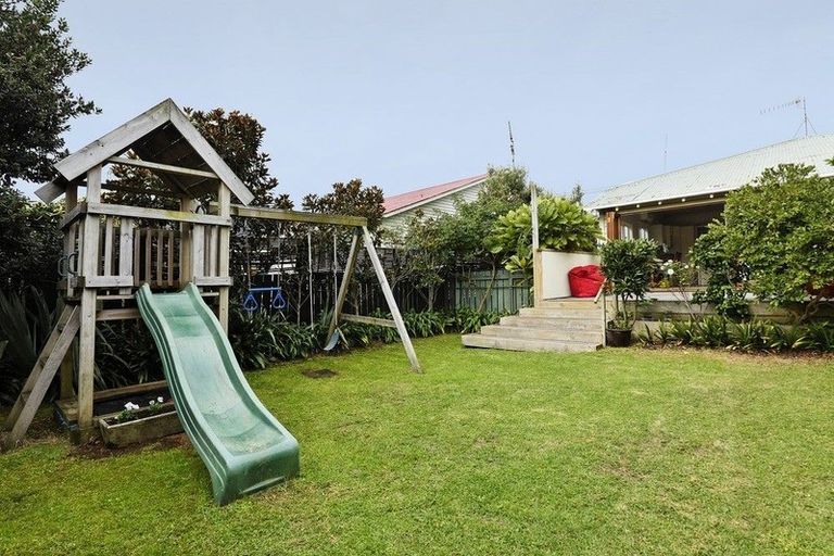 Photo of property in 305 Sandringham Road, Sandringham, Auckland, 1025