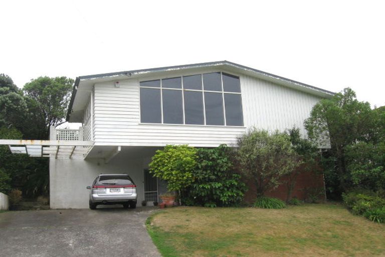 Photo of property in 16 Huntleigh Park Way, Ngaio, Wellington, 6035