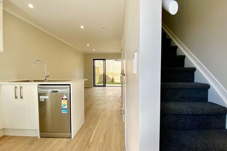 Photo of property in 7/125b Metcalfe Road, Ranui, Auckland, 0612