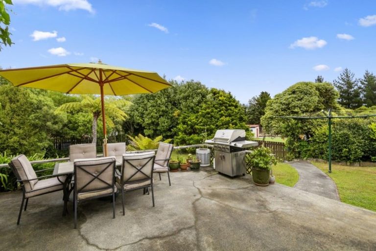 Photo of property in 64 Raroa Terrace, Tawa, Wellington, 5028