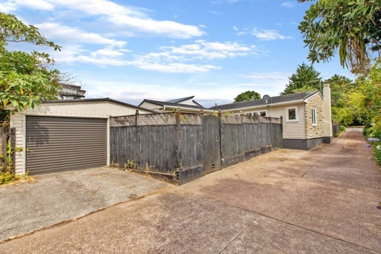 Photo of property in 1/7 Woodside Road, Massey, Auckland, 0614