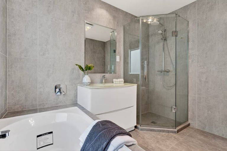 Photo of property in 41 Ascension Crescent, Orewa, 0931