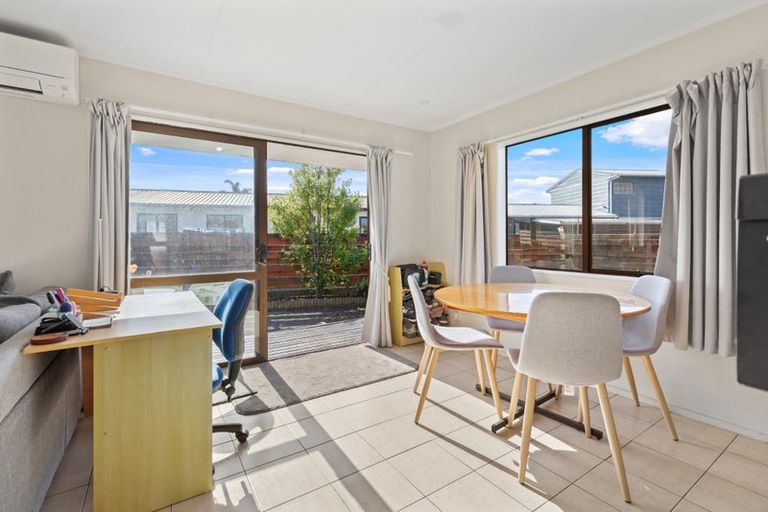 Photo of property in 4d Kimber Grove, Papamoa Beach, Papamoa, 3118