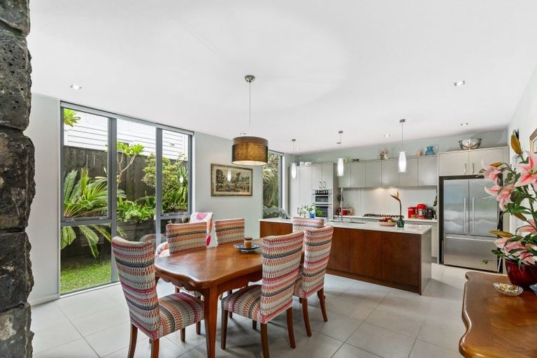 Photo of property in 7 Merani Street, Narrow Neck, Auckland, 0622