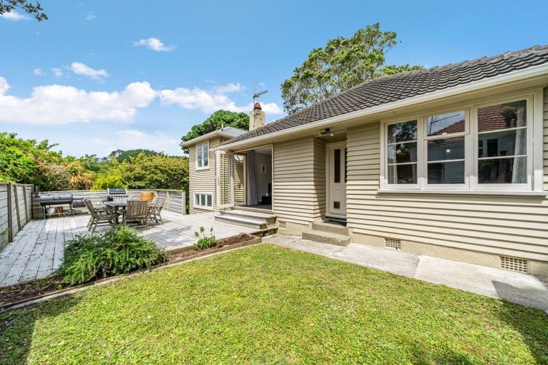 Photo of property in 19 Kitchener Terrace, Johnsonville, Wellington, 6037