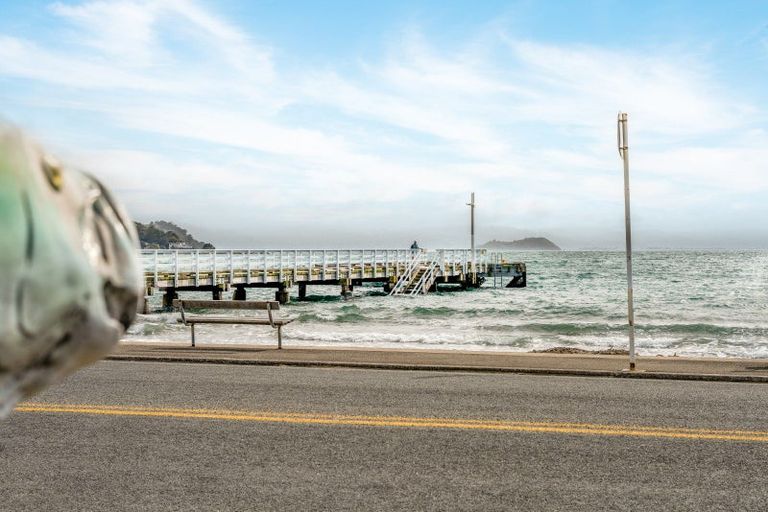 Photo of property in 69 Marine Parade, Seatoun, Wellington, 6022