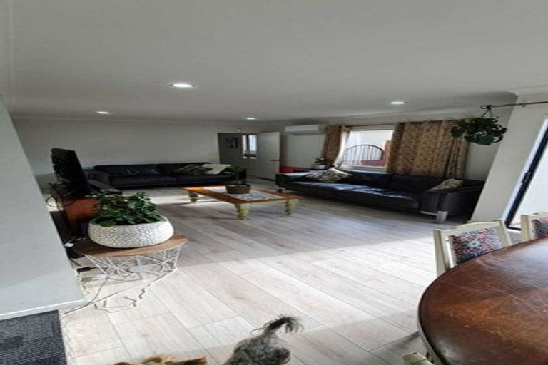 Photo of property in 6 Thornbury Crescent, East Tamaki Heights, Auckland, 2016