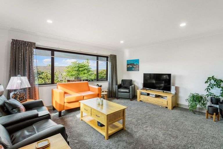 Photo of property in 53 Chesterfield Way, Orewa, 0931