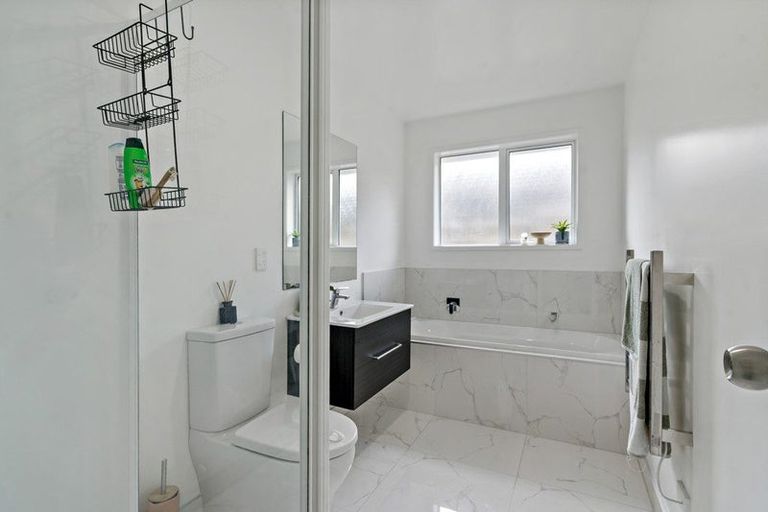 Photo of property in 16 Perla Road, Pukekohe, 2120