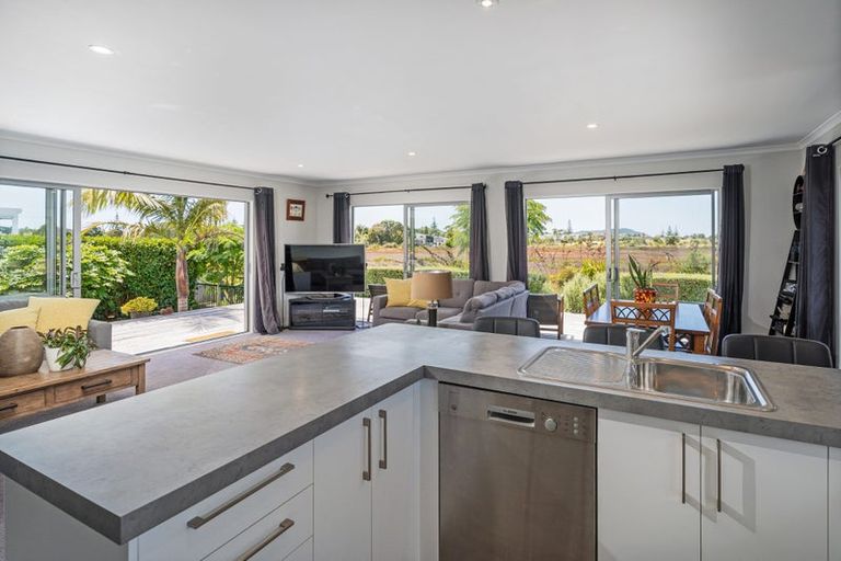 Photo of property in 40 Tairua Palms Place, Tairua, 3508