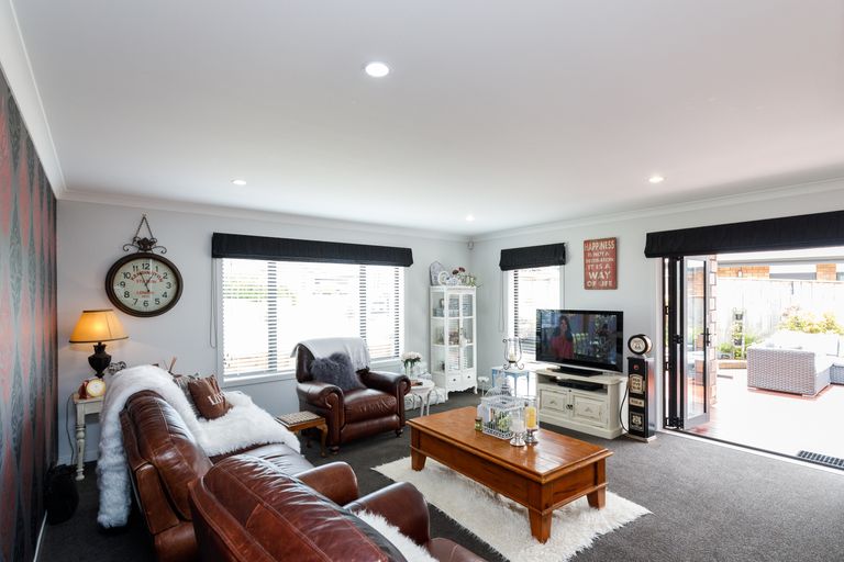 Photo of property in 18 Stonebridge Heights, Feilding, 4702