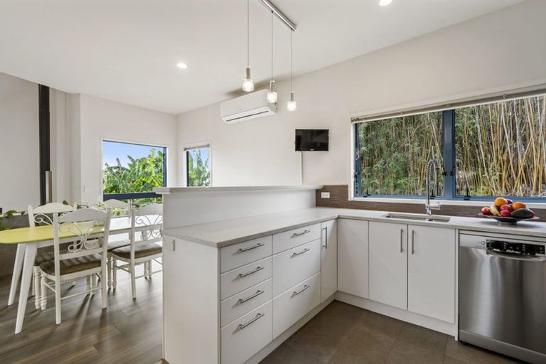 Photo of property in 11 Wilmington Place, Forrest Hill, Auckland, 0620