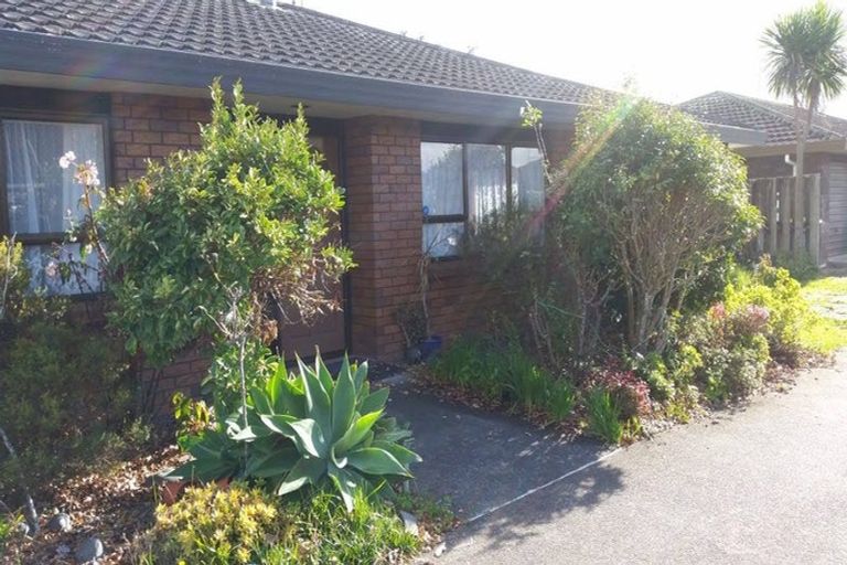 Photo of property in 2/409 West Coast Road, Glen Eden, Auckland, 0602