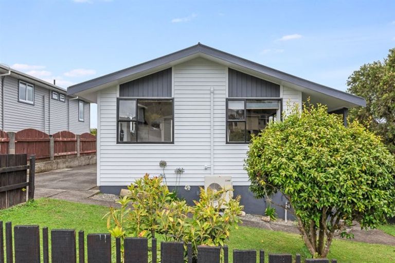 Photo of property in 10 Sombrero View, Ascot Park, Porirua, 5024