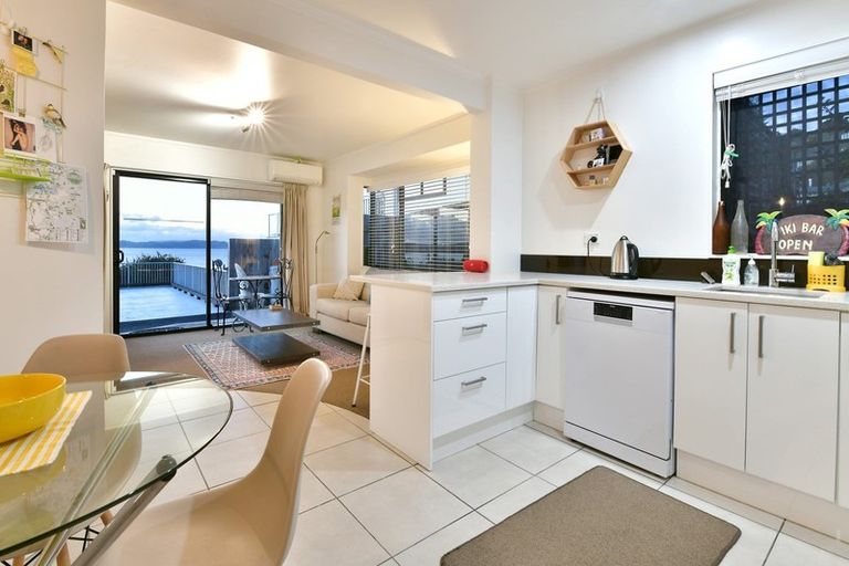 Photo of property in 47 De Luen Avenue, Tindalls Beach, Whangaparaoa, 0930