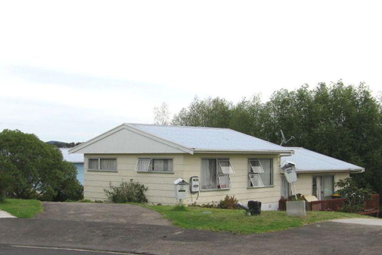 Photo of property in 19 Flaunty Place, West Harbour, Auckland, 0618