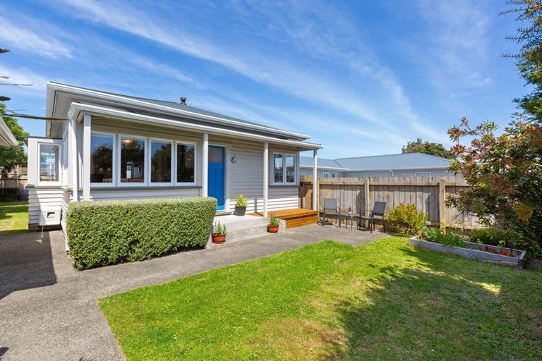 Photo of property in 19 Main Road, Titahi Bay, Porirua, 5022