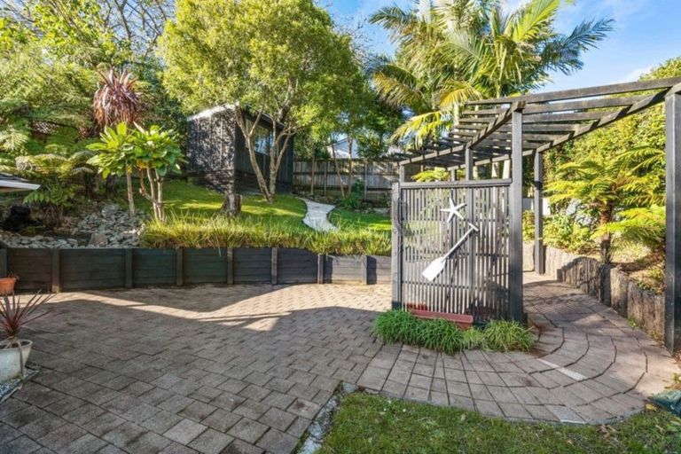 Photo of property in 2/43 Seaton Road, Murrays Bay, Auckland, 0630
