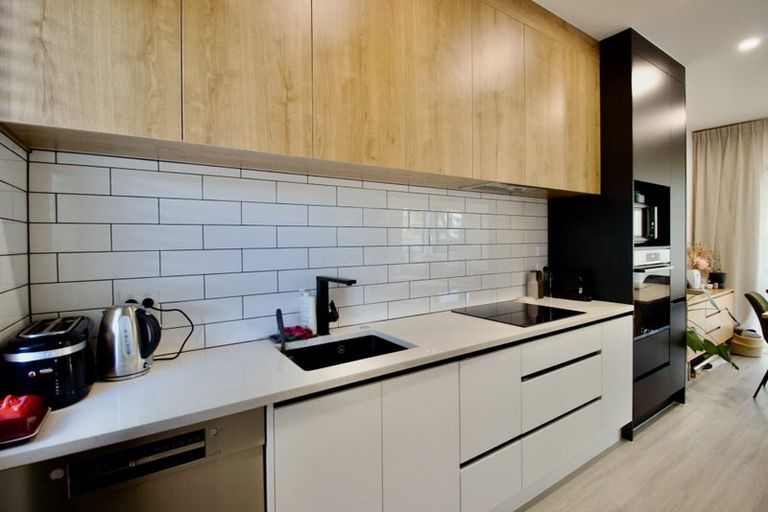 Photo of property in 2a Mcquoid Place, Glenfield, Auckland, 0629