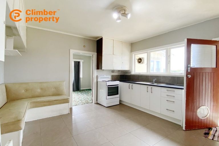 Photo of property in 8 Hugh Brown Drive, New Lynn, Auckland, 0600