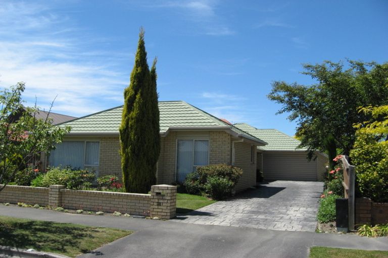 Photo of property in 62 Berkshire Drive, Avonhead, Christchurch, 8042