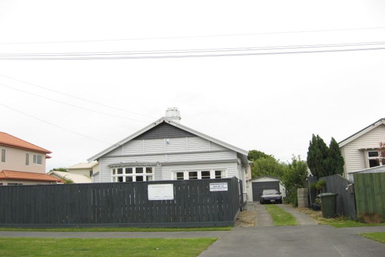 Photo of property in 245 Geraldine Street, Edgeware, Christchurch, 8013