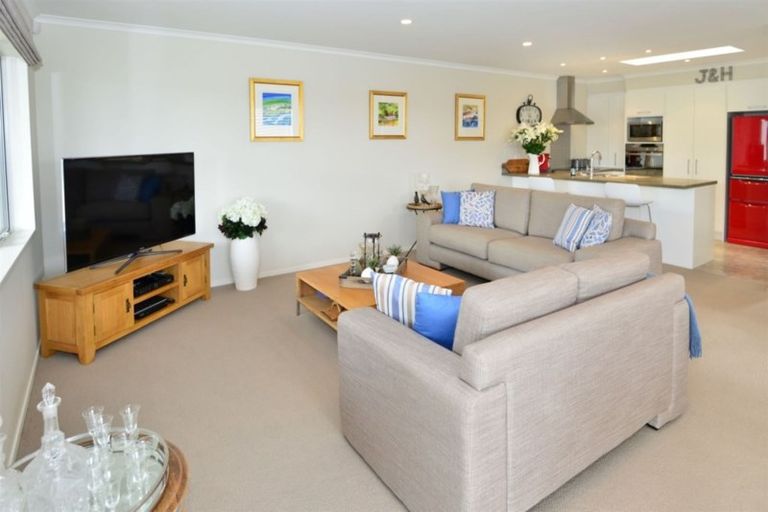 Photo of property in 9a Melia Place, Stanmore Bay, Whangaparaoa, 0932