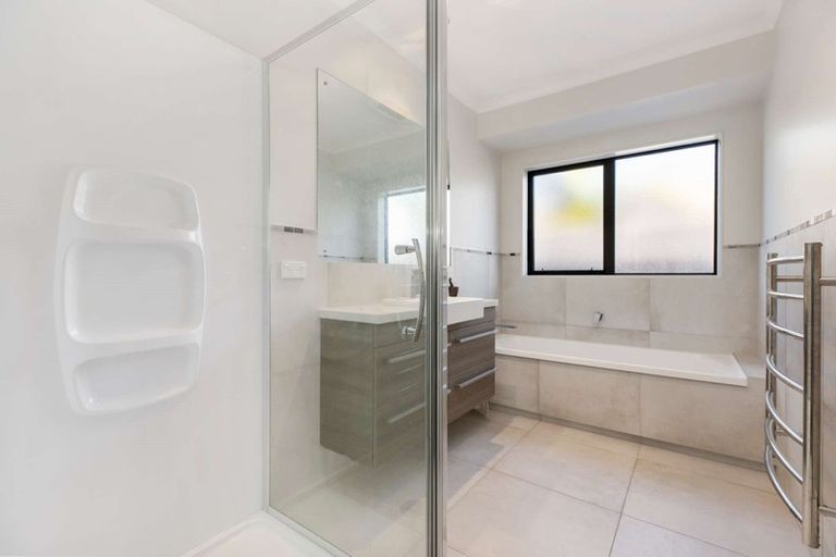 Photo of property in 20 Scotsmoor Drive, Wattle Downs, Auckland, 2103