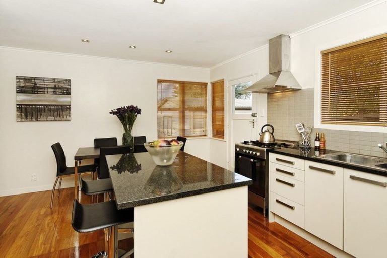 Photo of property in 17 Sheridan Drive, New Lynn, Auckland, 0600