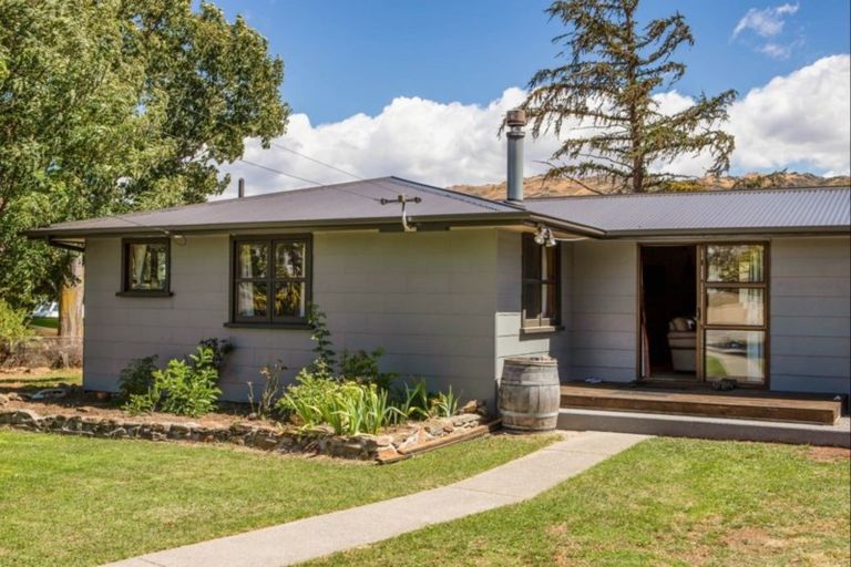 Photo of property in 22 Dunstan Street, Clyde, 9330