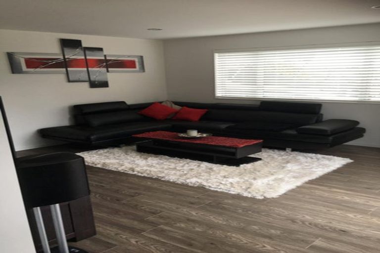 Photo of property in 4 Bridget Court, Red Beach, 0932