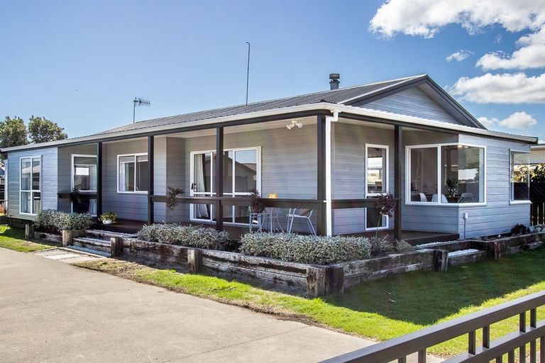 Photo of property in 13 Rutherford Drive, Waikanae Beach, Waikanae, 5036