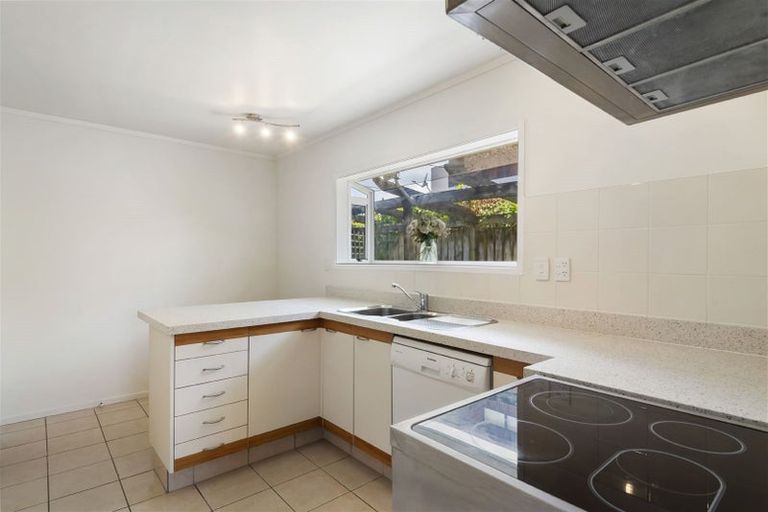 Photo of property in 3 Delisle Place, Windsor Park, Auckland, 0632