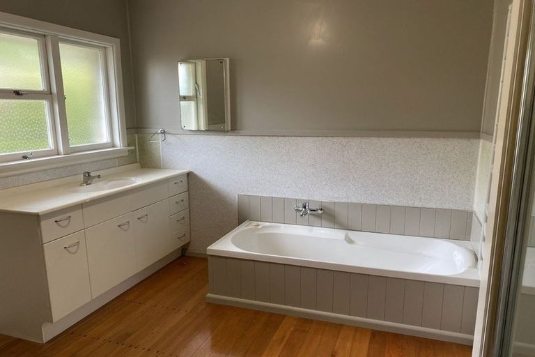 Photo of property in 17 Reading Street, Upper Riccarton, Christchurch, 8041