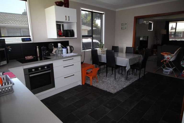 Photo of property in 12 Raglan Avenue, Cloverlea, Palmerston North, 4412