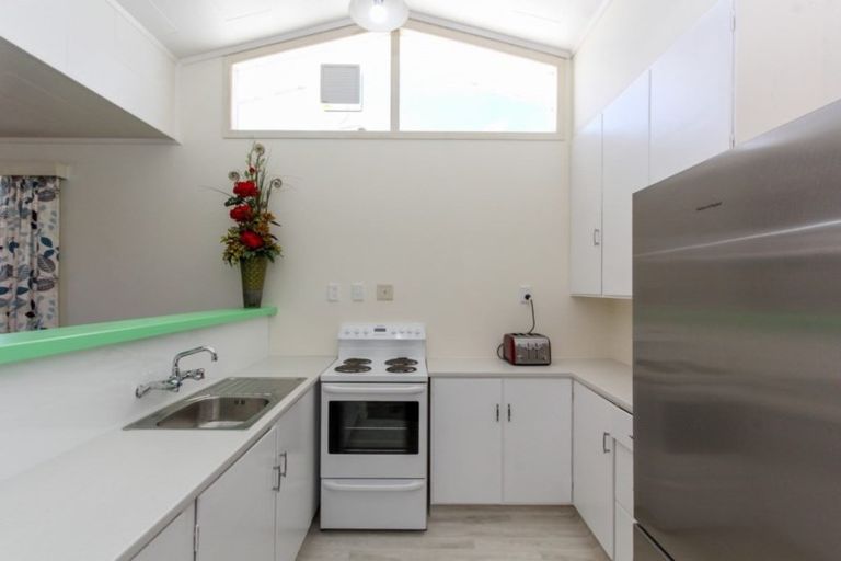 Photo of property in 4 Parsons Street, Vogeltown, New Plymouth, 4310