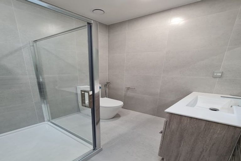 Photo of property in 5/532 Glenfield Road, Glenfield, Auckland, 0629