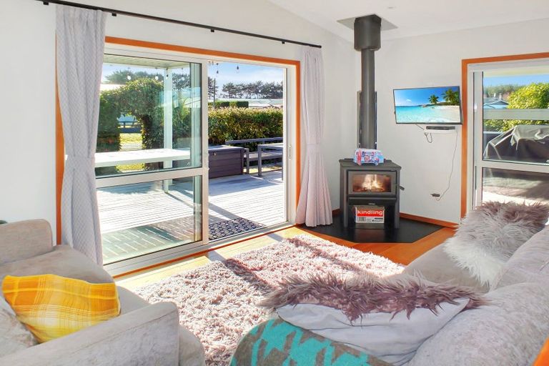 Photo of property in 8a Te Awa Street, Foxton Beach, Foxton, 4815