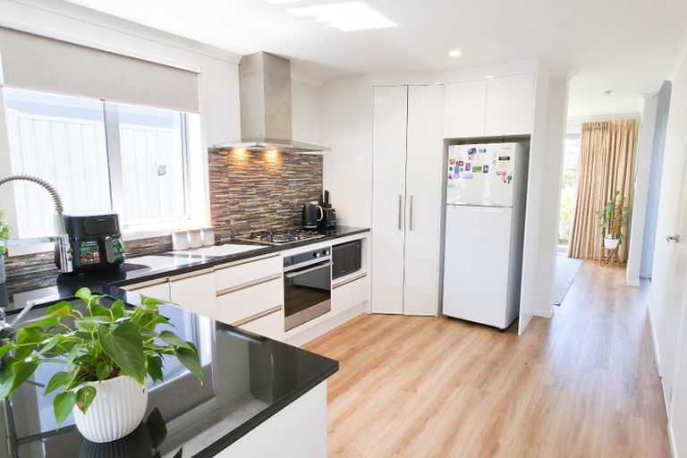 Photo of property in 36 Bluff Road, Kenepuru, Porirua, 5022