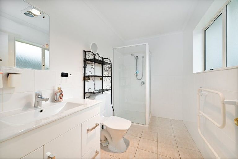 Photo of property in 17 Greenberry Drive, Ranui, Auckland, 0612