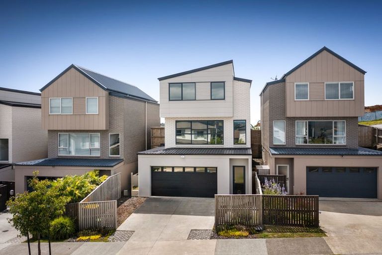 Photo of property in 11 Sunnyheights Road, Orewa, 0931