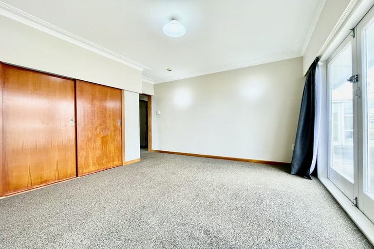 Photo of property in 304 Te Atatu Road, Te Atatu South, Auckland, 0610