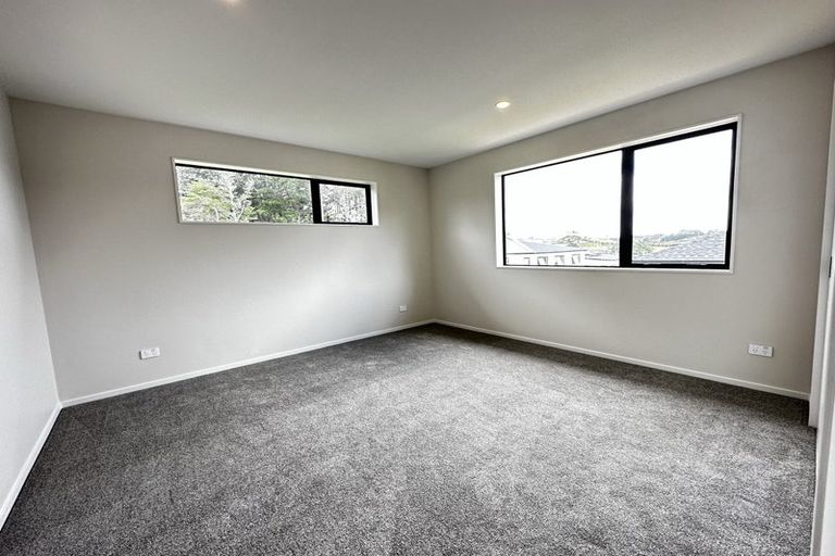 Photo of property in 10 Snuggery Loop, Orewa, 0931