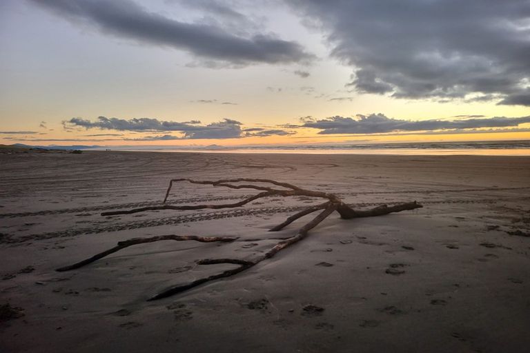 Photo of property in 18 Marine Parade South, Foxton Beach, Foxton, 4815