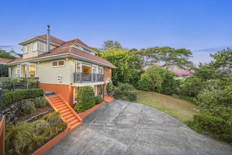 Photo of property in 16 Fenton Terrace, Cockle Bay, Auckland, 2014