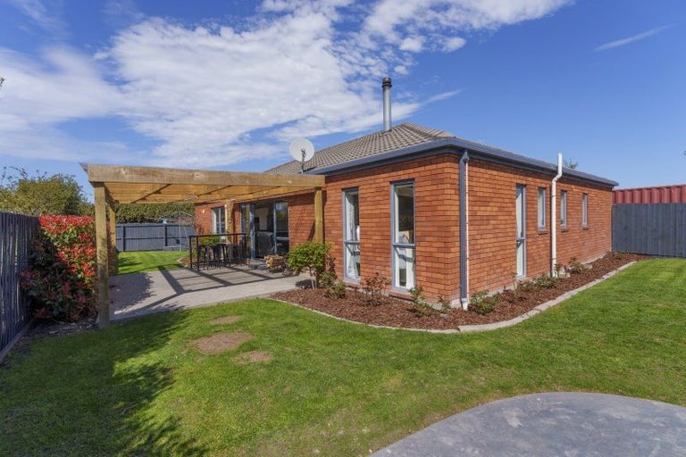 Photo of property in 28 Hawkins Place, Rangiora, 7400