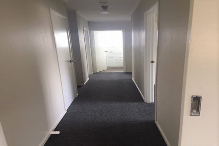 Photo of property in 9 Shale Avenue, Massey, Auckland, 0614