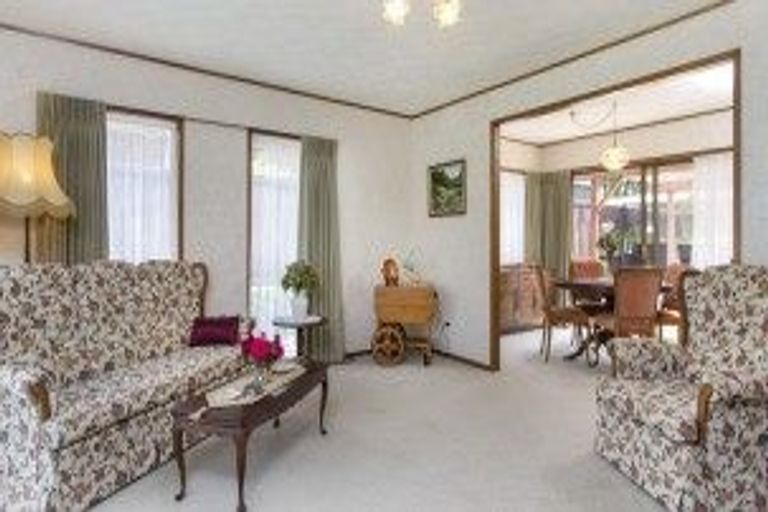 Photo of property in 25 Beechdale Crescent, Pakuranga Heights, Auckland, 2010