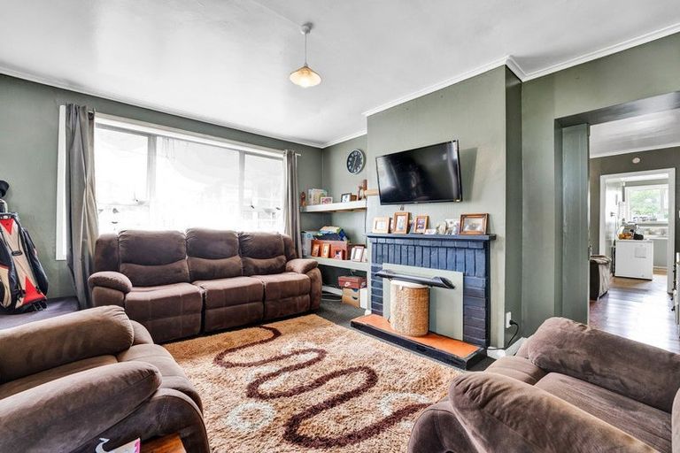 Photo of property in 2 Egmont Street, Patea, 4520