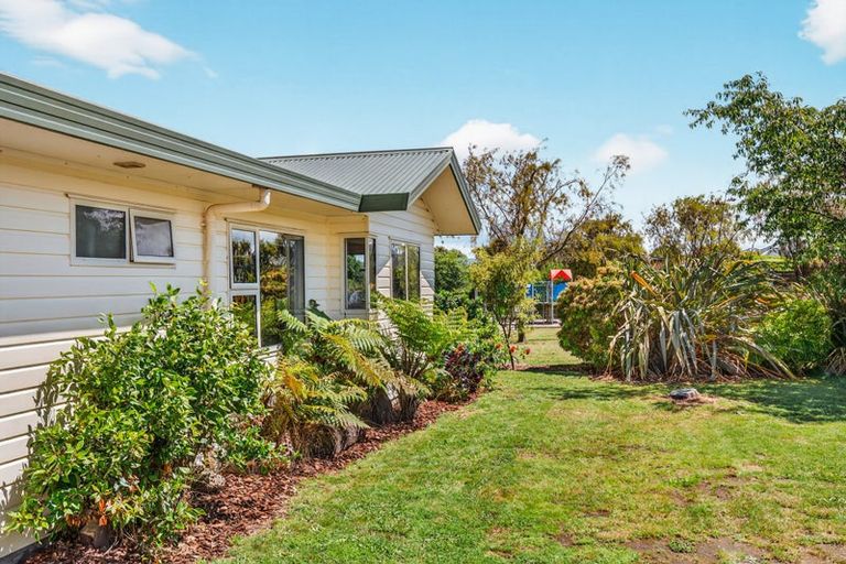 Photo of property in 2/35 Fairview Terrace, Waipahihi, Taupo, 3330